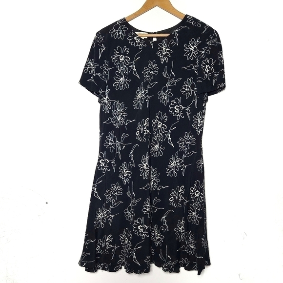𝅺MAGGY London  Black Floral Mini Dress - Picture 2 of 7